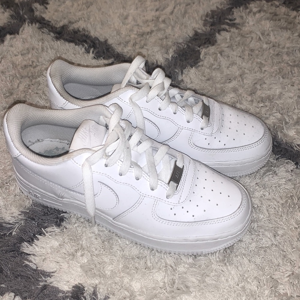 White Nike Air Force 1